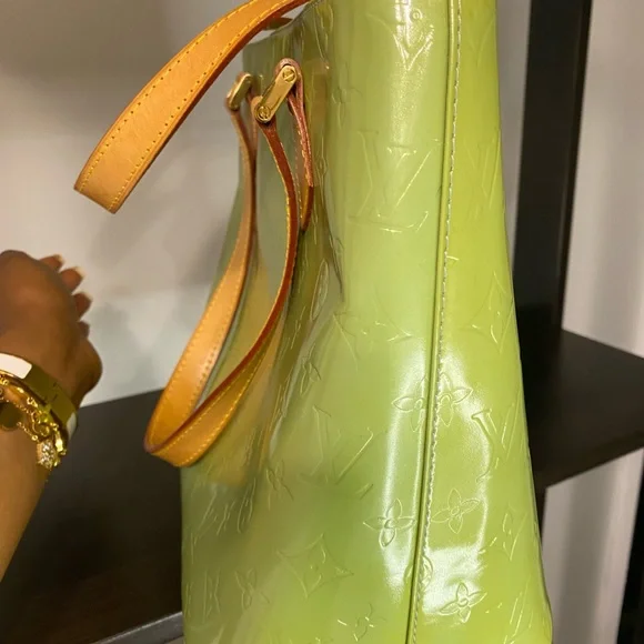 Authentic Louis Vuitton Green vernis Tote Bag - Picture 2 of 7